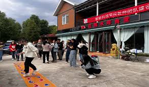 团建露营九游亲近自然，打造团队协作与放松的完美体验